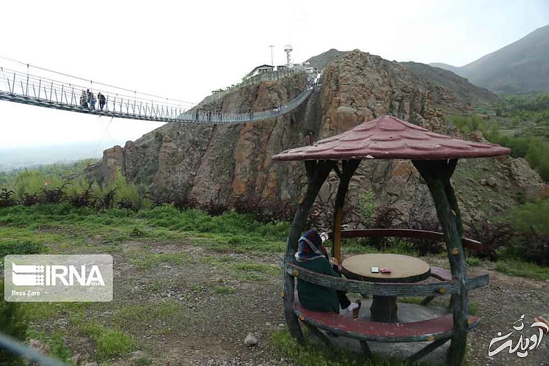 تصاویر - پل معلق تمام شیشه ای شهر هیر